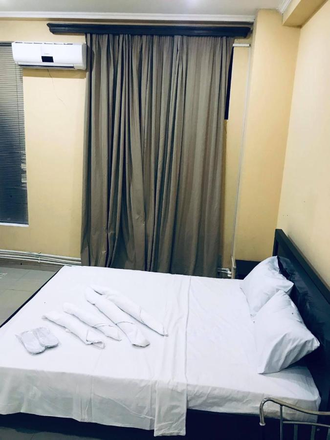 Rostus Hotell Tbilisi Exteriör bild